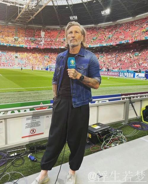 英超传奇罗比-萨维奇执教首秀，率队勇夺英格兰第七级联赛冠军成功升级