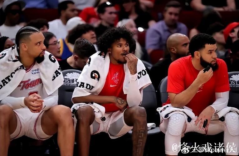 火箭与AJ-格里芬达成买断协议,后者将暂时离开篮球赛场 火箭与AJ-格里芬达成买断协议,后者将暂时离开篮球赛场